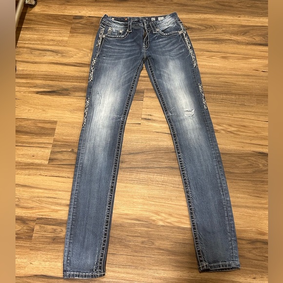 Miss Me Embroidered 27 Skinny - Picture 3 of 6